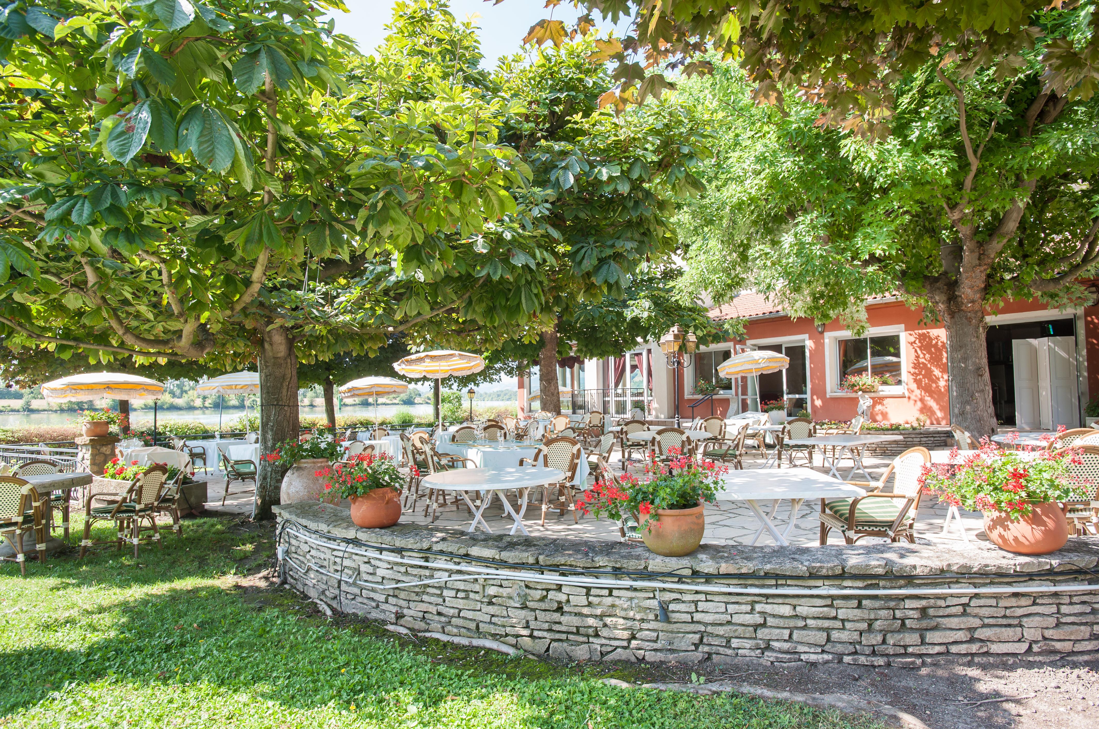 Hotel Beau Rivage Condrieu Кондриё Экстерьер фото
