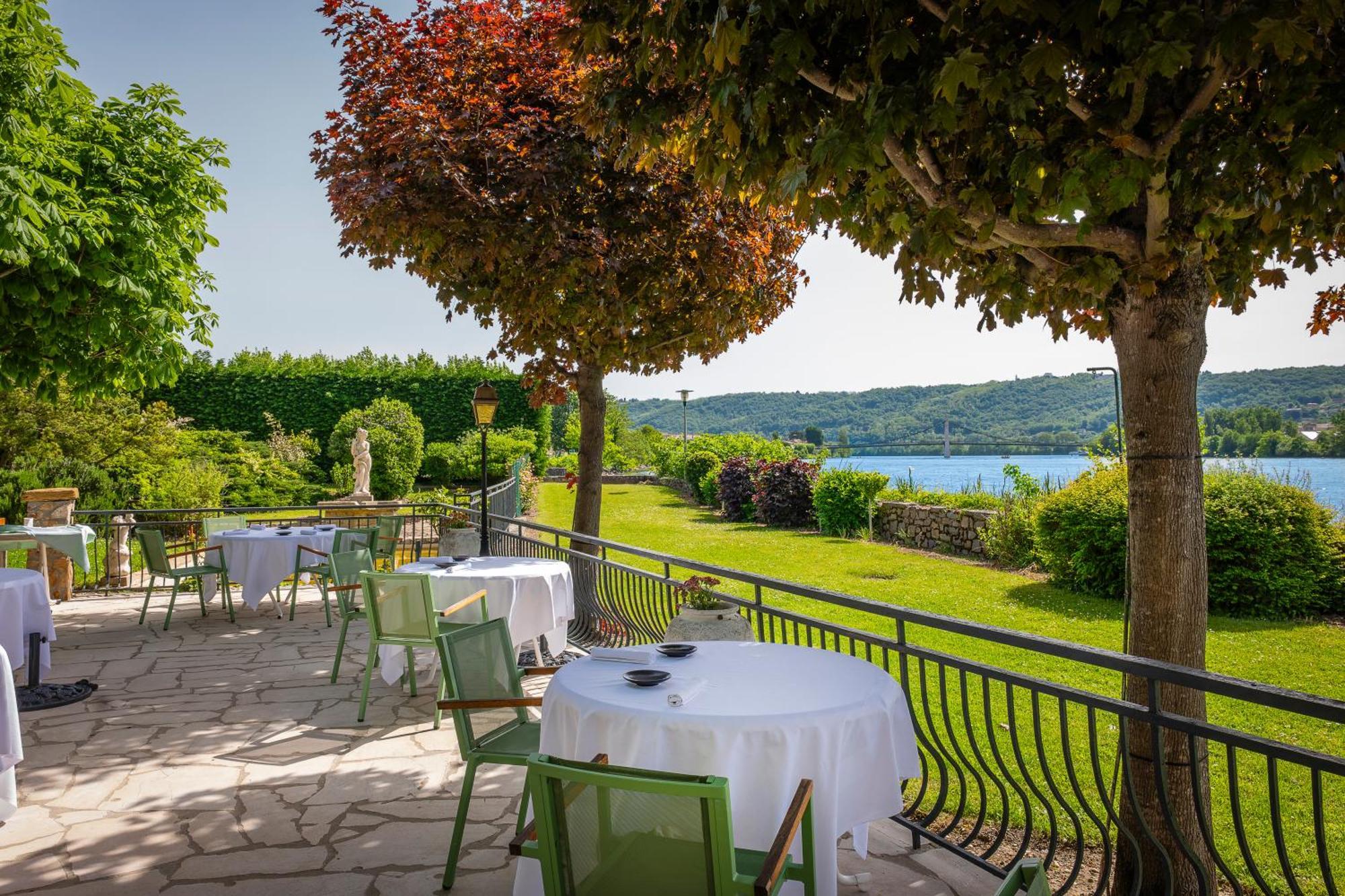 Hotel Beau Rivage Condrieu Кондриё Экстерьер фото