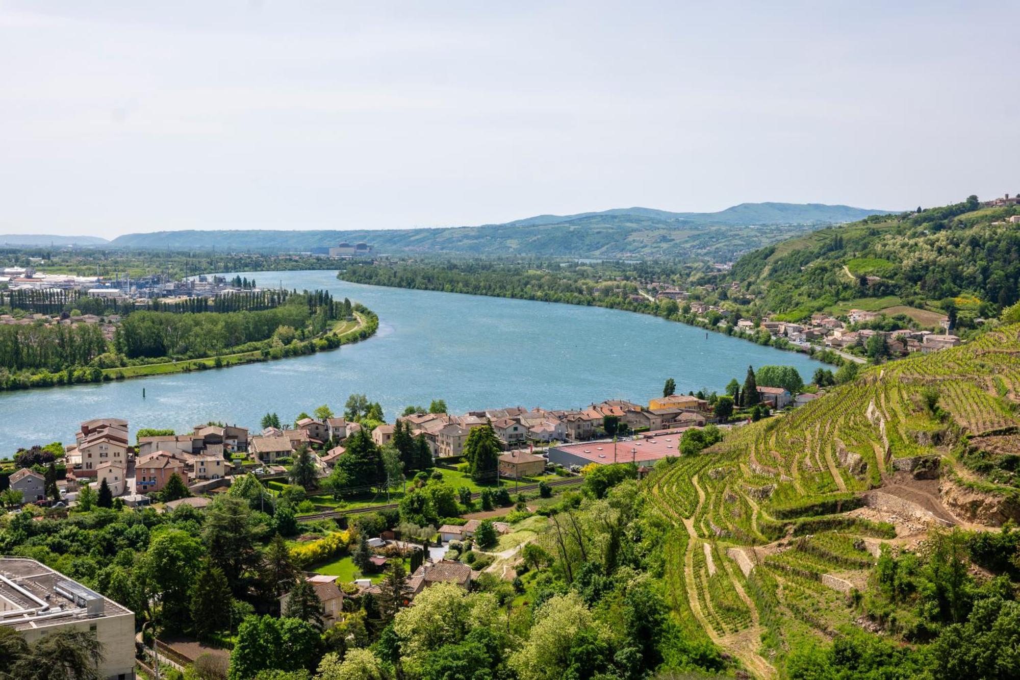 Hotel Beau Rivage Condrieu Кондриё Экстерьер фото