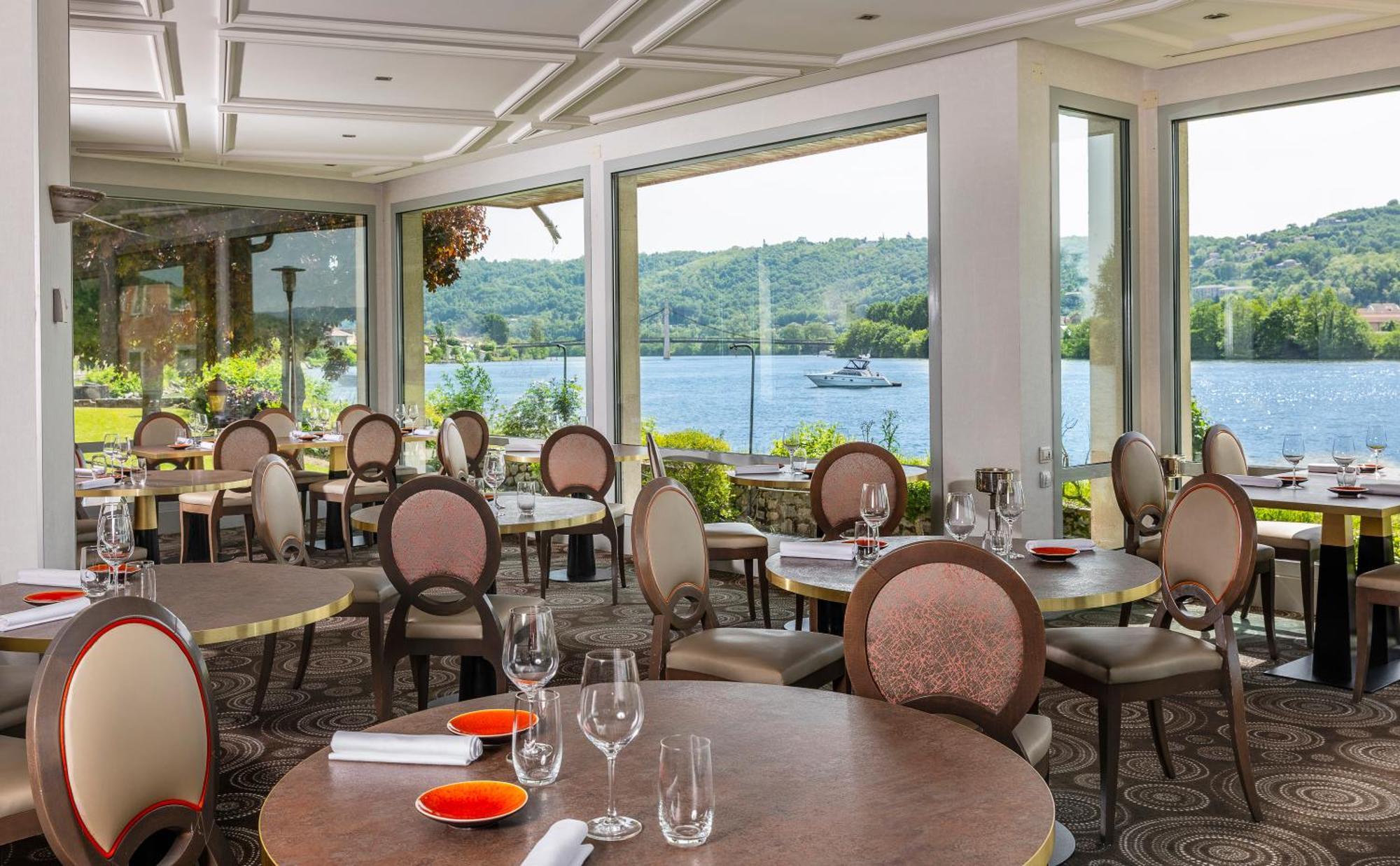 Hotel Beau Rivage Condrieu Кондриё Экстерьер фото